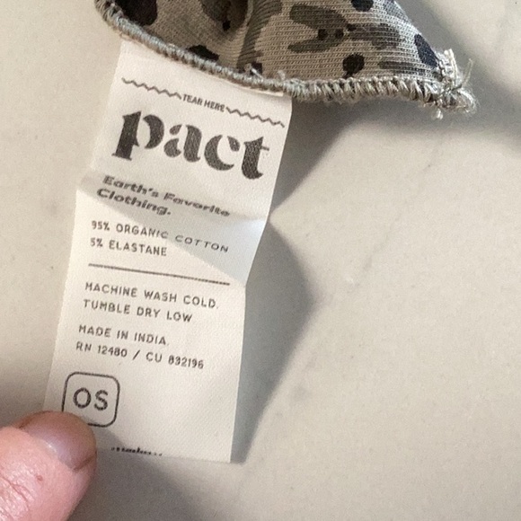 New Pact organic cotton scarf olive green black abstract animal print - Picture 4 of 5